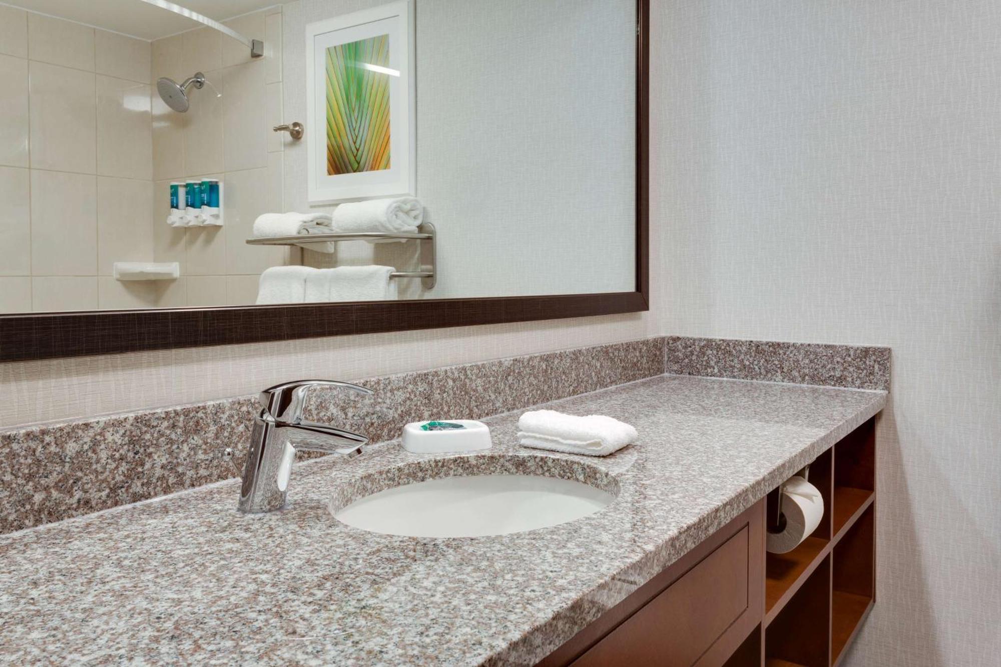 Drury Inn & Suites Columbia Stadium Boulevard Eksteriør billede