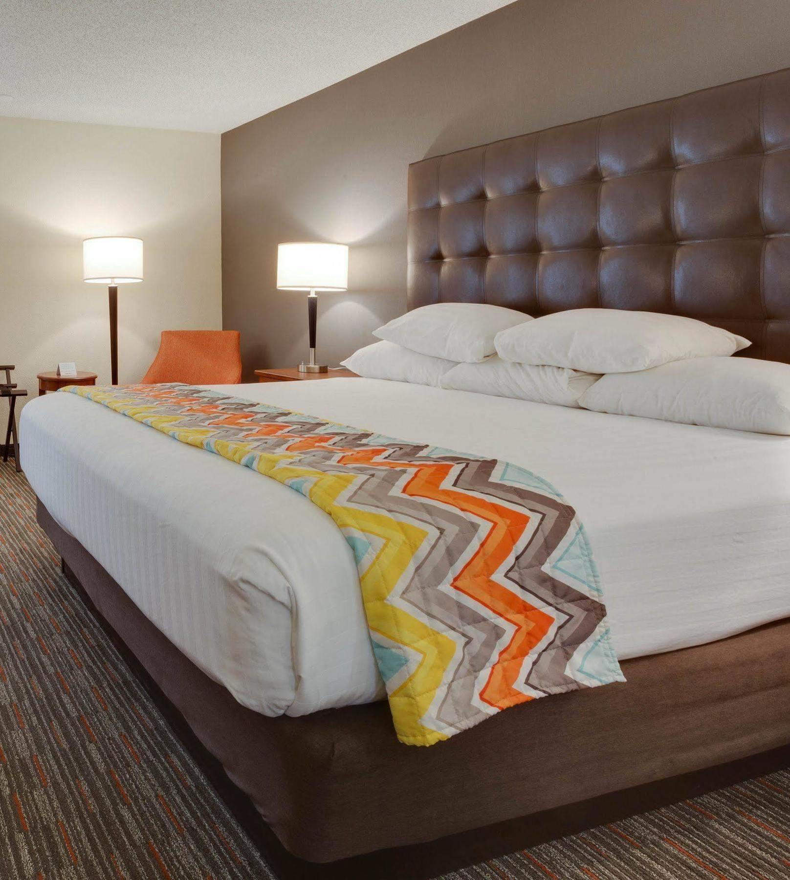 Drury Inn & Suites Columbia Stadium Boulevard Eksteriør billede
